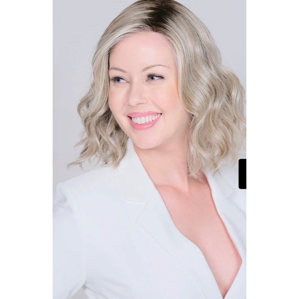 Belle tress “Hand-tied Caliente” wig in color Tress Leches blond New